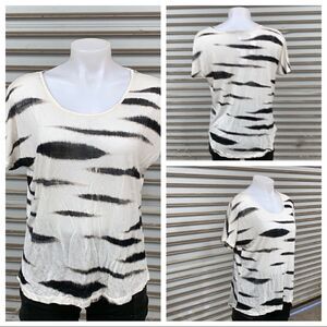 🛍️NWT Kenzie size small zebra print top